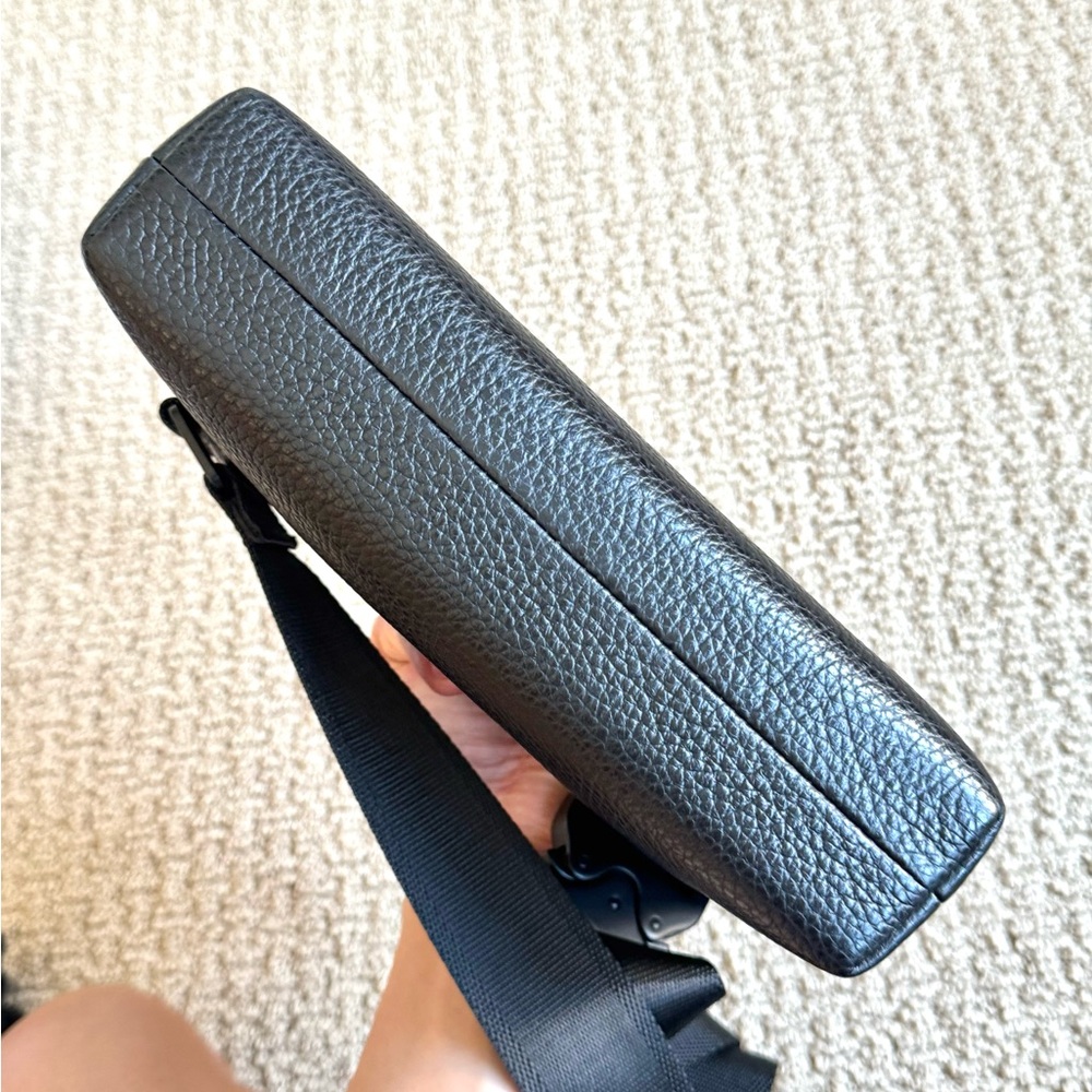 GRAMS(28) Black Leather Crossbody Bag - Picture 8 of 11